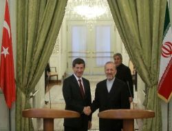 Davutoğlu, İran'da Mutteki İle Görüştü