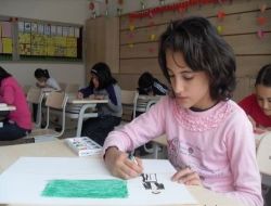 Minik Ressamlar Öğretmenlerine Olan Sevgilerini Renklere Yansıttı
