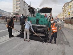 Sıcak Hava, Asfalt Çalışmalarını Uzattı