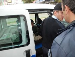 Virajı Alamayan Vinç, Refüje Çarparak Durabildi