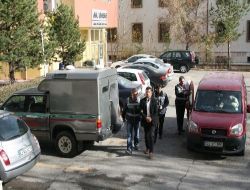 Otogarda Yolcuların Çantalarını Çalarken Suçüstü Yakalandı