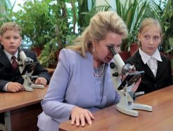 Wikileaks: Medvedev'in Eşi İktidar Klanlarının Arasını Bozuyor!