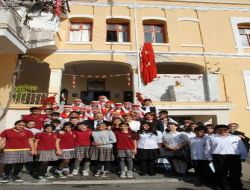 Babasının Öğretmenlik Yaptığı İllere Okul Yaptırıyor
