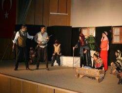 Öğretmenlerden Töre Oyunu