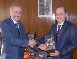 Valilik, Öğrencilere Dağıtılmak Üzere 550 Adet Ttnet Vitamin Eğitim Paketi Aldı