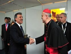 Gül, Vatikan Genel Sekreteri Kardinal Bertone İle Görüştü!