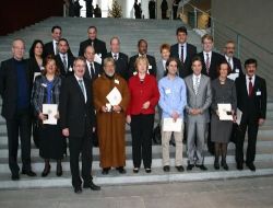 Almanya Uyum Bakanı Böhmer'den 4 Türk'e Uyum Madalyası
