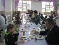 Safvet Koleji'nde 'babamla Okulumda Kahvaltı Yapıyorum' Projesi