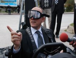 Vali, Alkollü Araç Kullanırken Oluşan Görme Bozukluğunu Gösteren Özel Gözlükleri Tanıttı