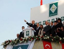 Devlet Bahçeli: "Başbakan Ortadoğu'da Sultan İstanbul'da Kabadayı"