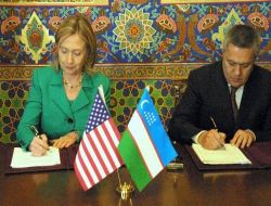 Hillary Clinton, Özbekistan'la İlmi İşbirliği Anlaşması İmzaladı