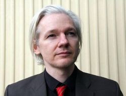 ASSANGE'A TACİZ DAVASI