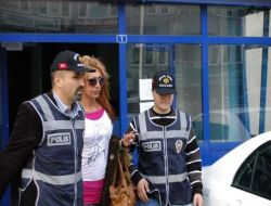 Travesti Suçüstü Baskınla Yakalandı