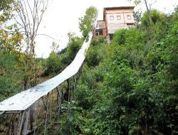 Yoldan 42 Metre Yukarıya Yapılan Ev 70 Bin, Teleferiği İse 7 Bin Liraya Mal Oldu