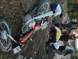 Motosiklet Kamyonete Çarptı: 1 Yaralı