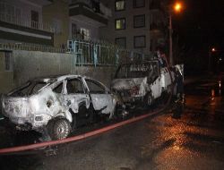 Mersin'de Alevli Gece: Kundaklanan Otomobiller Alev Alev Yandı