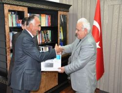 Valilik Muhtarlara Yazıcı Dağıttı