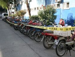 Adana'da Çalıntı 31 Motosiklet Bulunarak Sahiplerine Teslim Edildi
