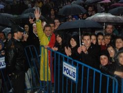 Ereğlililer Sağanak Yağışa Rağmen Konseri İzledi