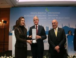 Rona Yırcalı'ya 'örnek Kıdemli Vatandaş' Ödülü