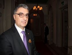 İsveç'teki Uluslararası Toplantılarda Türk Heyetlerine Bir Türk Mihmandarlık Ediyor