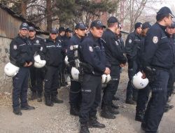 Kars'ta Kck Operasyonunda Belediye Başkanının Evi ve Makamı Arandı