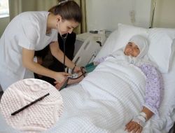 İki Yıl Boyunca Karnında İğneyle Yaşadı