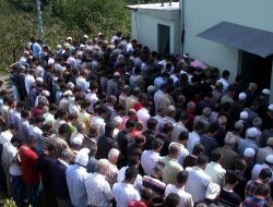 Denizde Boğulan İkizler Gözyaşları Arasında Toprağa Verildi