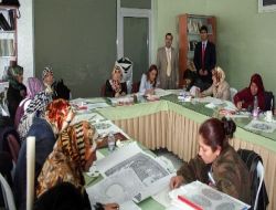 Eğitimde Örnek Model: Öğrenciler Ders, Veliler Kurs Görüyor