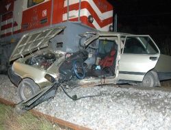 Kütahya'da Tren Otomobile Çarptı: 1 Ağır Yaralı