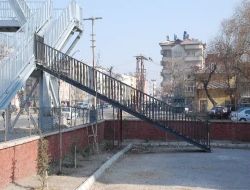 Okul Bahçesine Üst Geçit Yapıldı