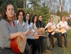 Bağlama Kursuna Her Yaştan Büyük İlgi