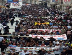 Taksim'de 'munzur'a Baraj' Protestosu