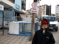 Şiddetli Lodos Telefon Kulübelerini Devirdi