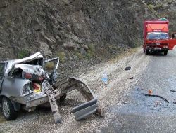 Suşehri'nde Trafik Kazası: 3 Yaralı