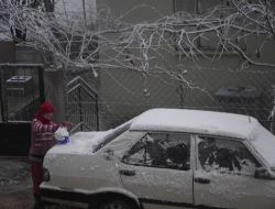 Elmalı'ya Yılın İlk Karı Düştü