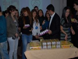 Öğrencilere 40 Koli Yumurtayı, Atmak İçin Değil Yemek İçin Dağıttılar