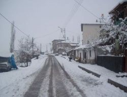 Aydıncık'ta Mevsimin İlk Kar Sevinci
