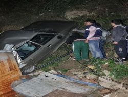El Frenini Çekmeyi Unuttu, 50 Metre Kayan Otomobil Uçuruma Uçtu
