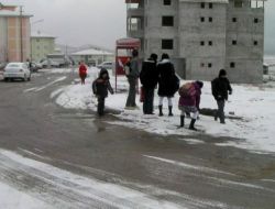 Şarkışlalılar Sabaha Karla Uyandı