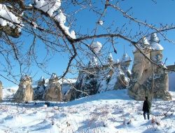 Kapadokya'da Turistlerin Kar Keyfi
