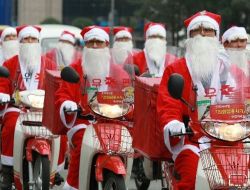 Noel Baba, Fakir Çocuklara Hediyeyi Motosikletle Dağıtacak