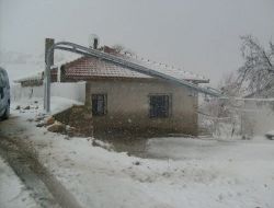 Kar Ve Tipi Yozgat'ta Köyleri Elektriksiz Bıraktı