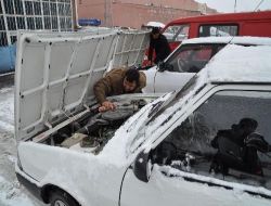 Kar, Araç Tamircilerinin İşlerini Artırdı
