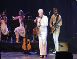 Efsane Abba Grubu İstanbullu Hayranlarını 70'li Yıllara Götürdü!