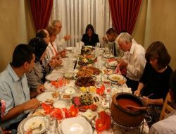 Ontario Sağlık Bakanı Best, Türk Ailenin İftar Davetine Katıldı