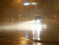 Muğla'da Sağanak Yağmur Hayatı Olumsuz Etkiliyor!!