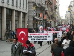İşçi Partililerden '1000 Gün' Eylemi