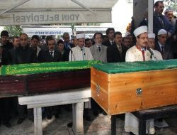 Kazada Ölen Diyanet Görevlileri Toprağa Verildi