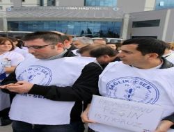 Sağlık Sendikası Üyeleri, Maaş Promosyonunu Aylık Değil, Tek Seferde İstiyor